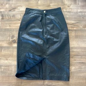 Vintage real leather skirt. Amazing, pencil fit.